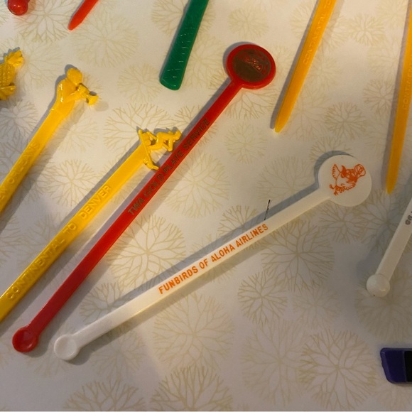 Vintage unique lot of 17 bar swizzle sticks , stir sticks . Mid Century barware - Picture 4 of 7
